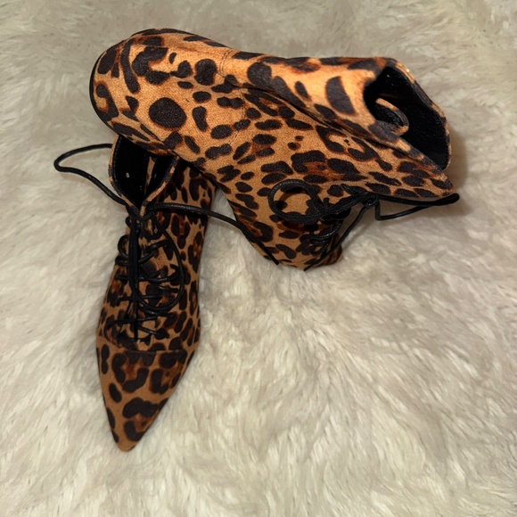 SHEIN Leopard Pointed Toe Small Heel Ankle Boots - Picture 8 of 12
